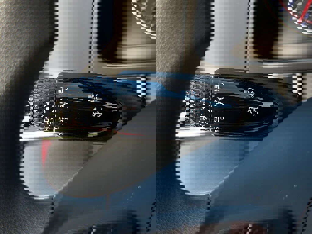 Certified 2023 Hyundai Elantra SE image 22