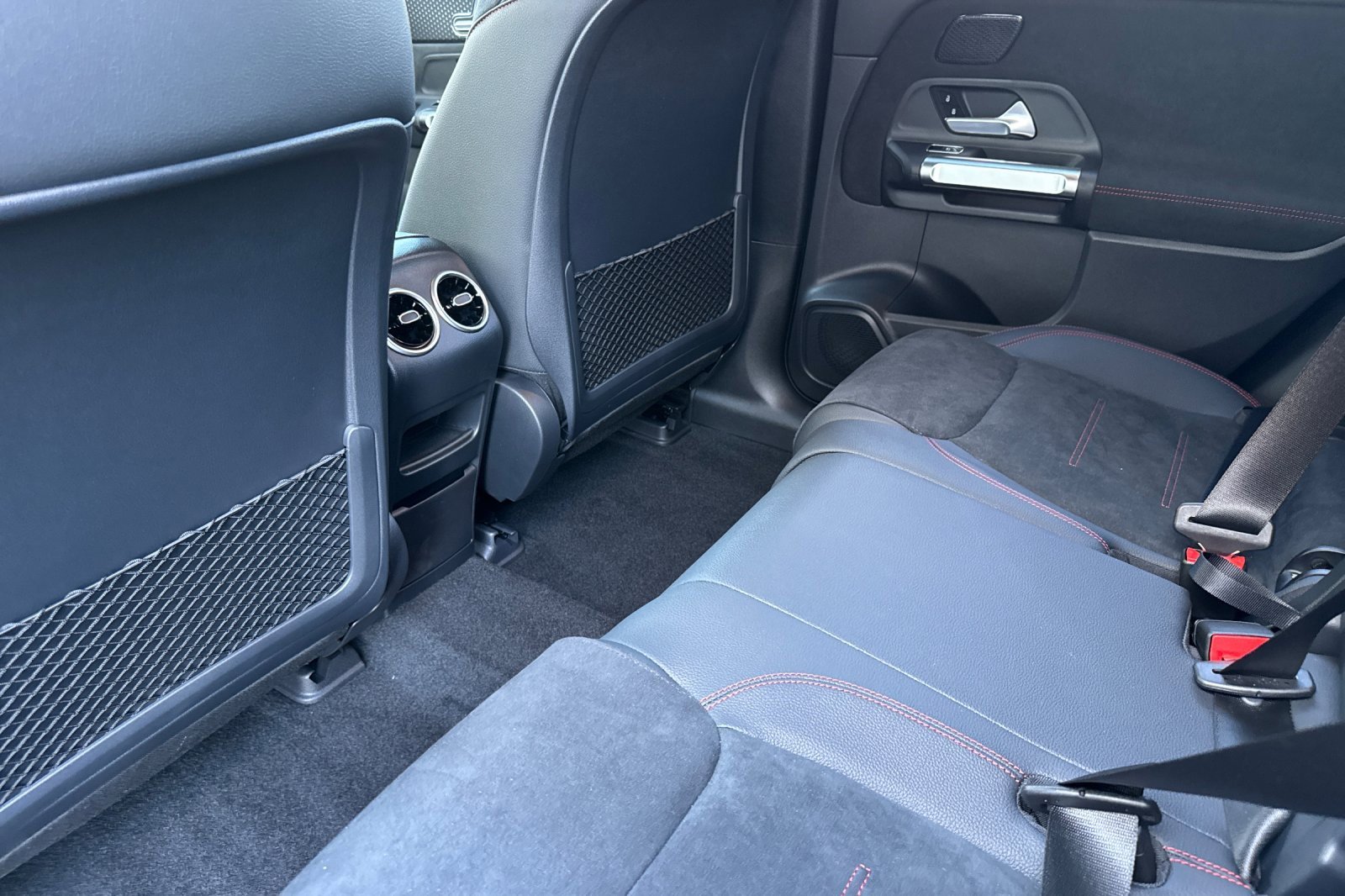 Used 2024 Mercedes-Benz EQB 300 4MATIC image 14