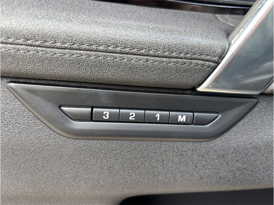 Used 2020 Land Rover Discovery Sport SE AWD/4WD image 23