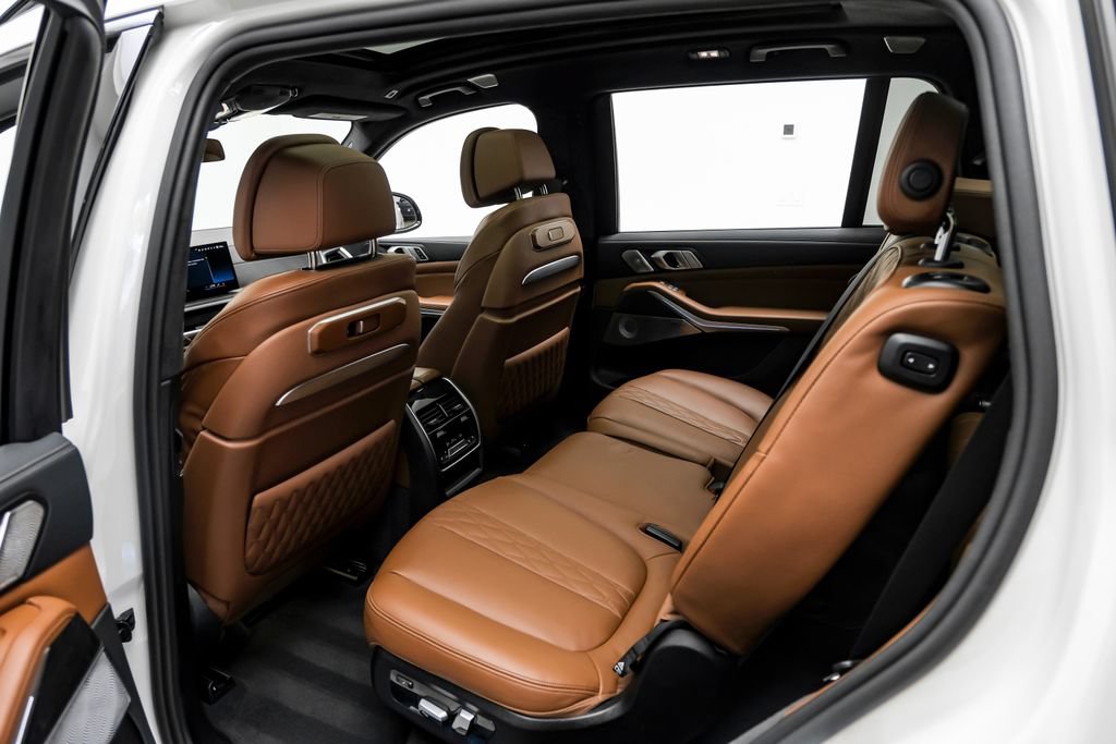 Used 2025 BMW ALPINA XB7 AWD/4WD image 44