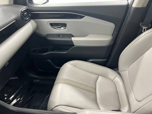 Used 2023 Honda Pilot Touring image 16