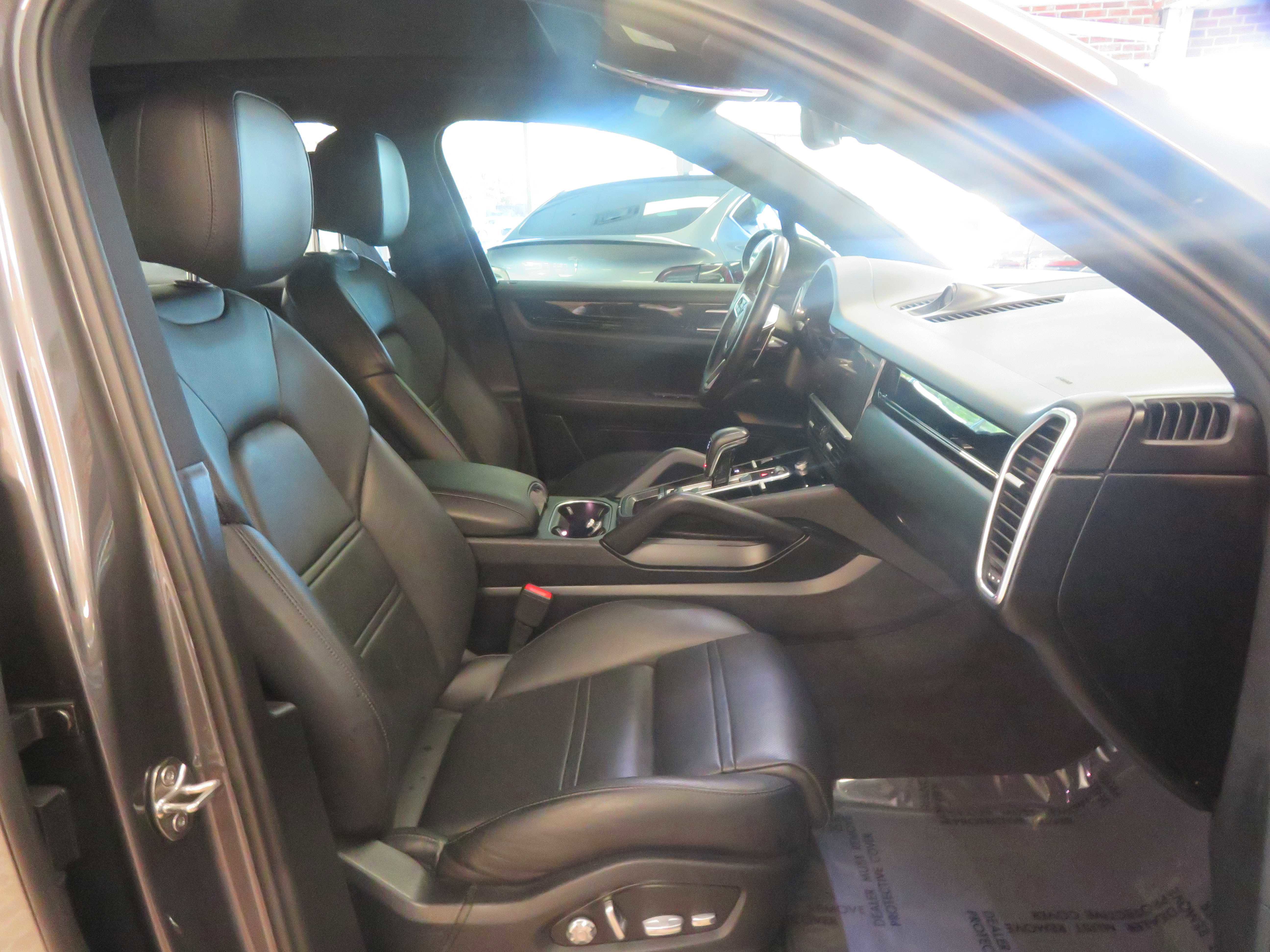 Used 2020 Porsche Cayenne S image 24