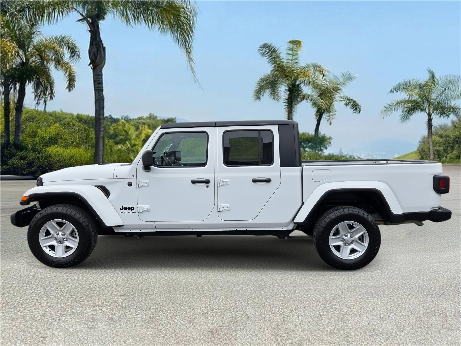 Certified 2022 Jeep Gladiator Sport AWD/4WD image 2