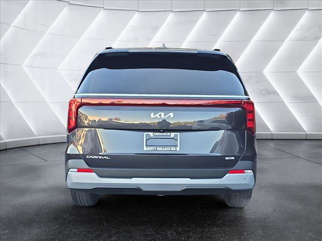 Used 2025 Kia Carnival EX image 4