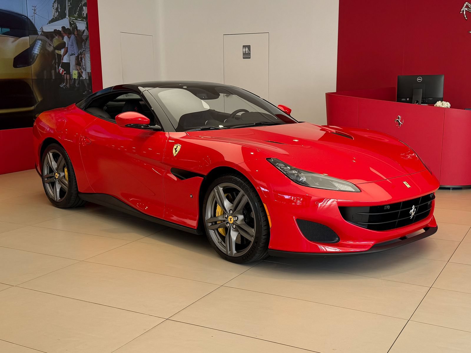 Used 2019 Ferrari Portofino RWD image 24