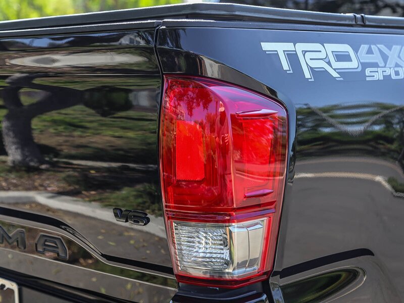 Used 2017 Toyota Tacoma TRD Sport w/ Tow Package (A/T) AWD/4WD image 15