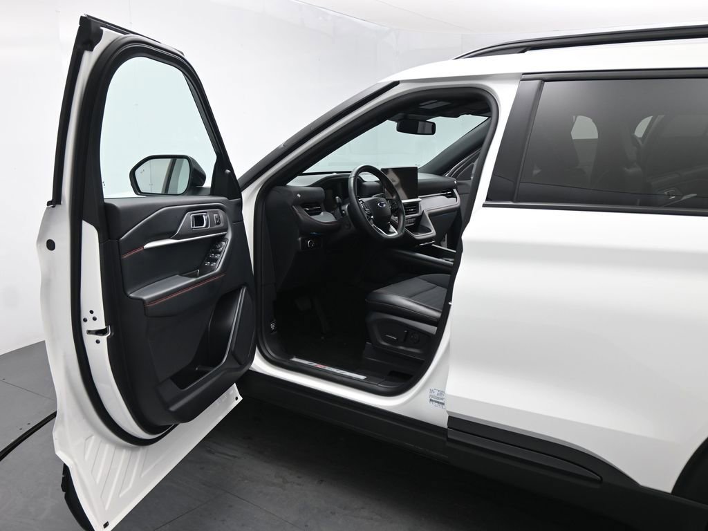 Certified 2025 Ford Explorer ST-Line w/ Premium Package image 9