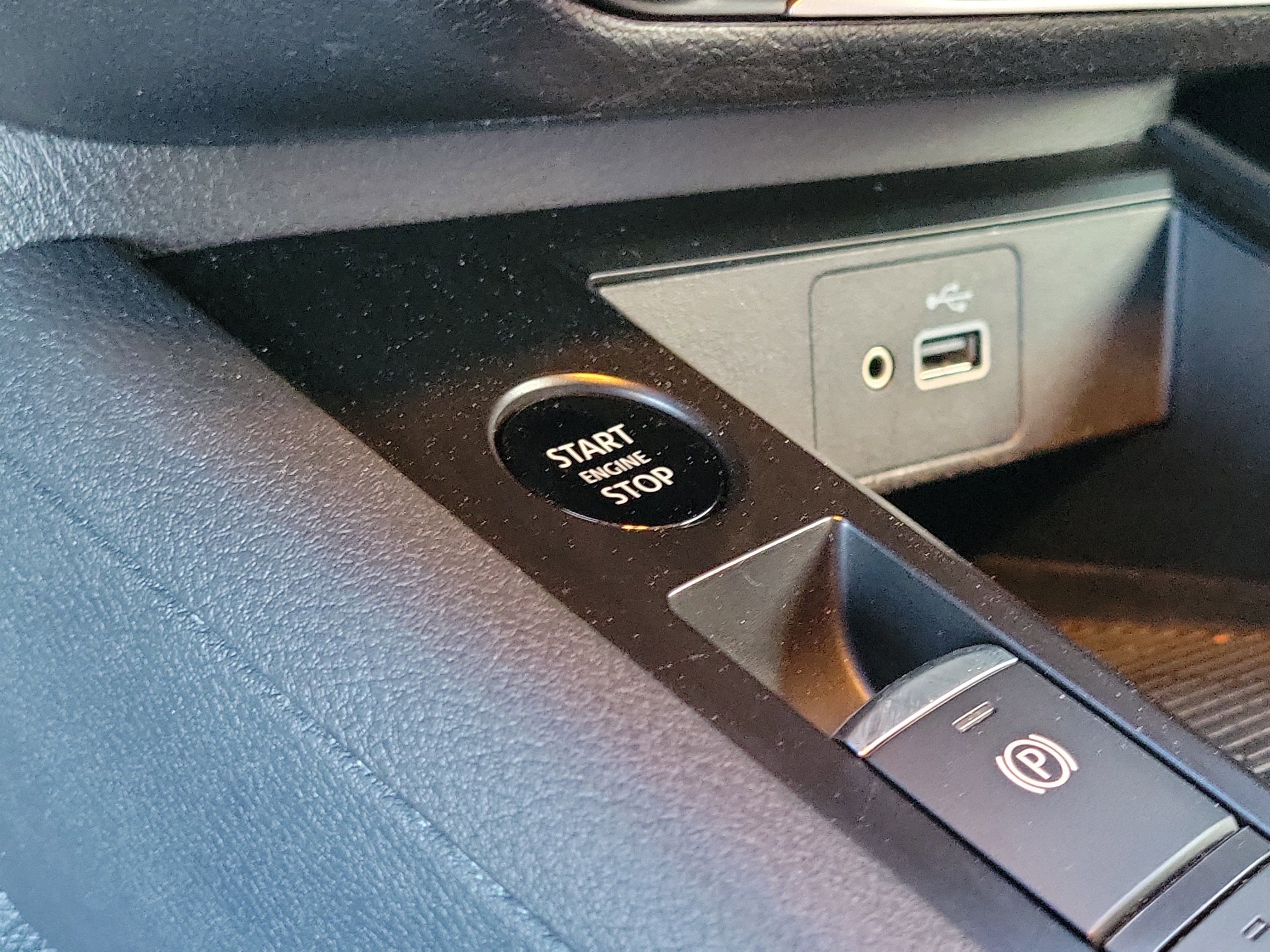 Used 2025 Nissan Kicks S image 28