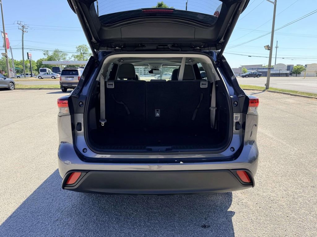 Used 2025 Toyota Highlander XLE AWD/4WD image 15
