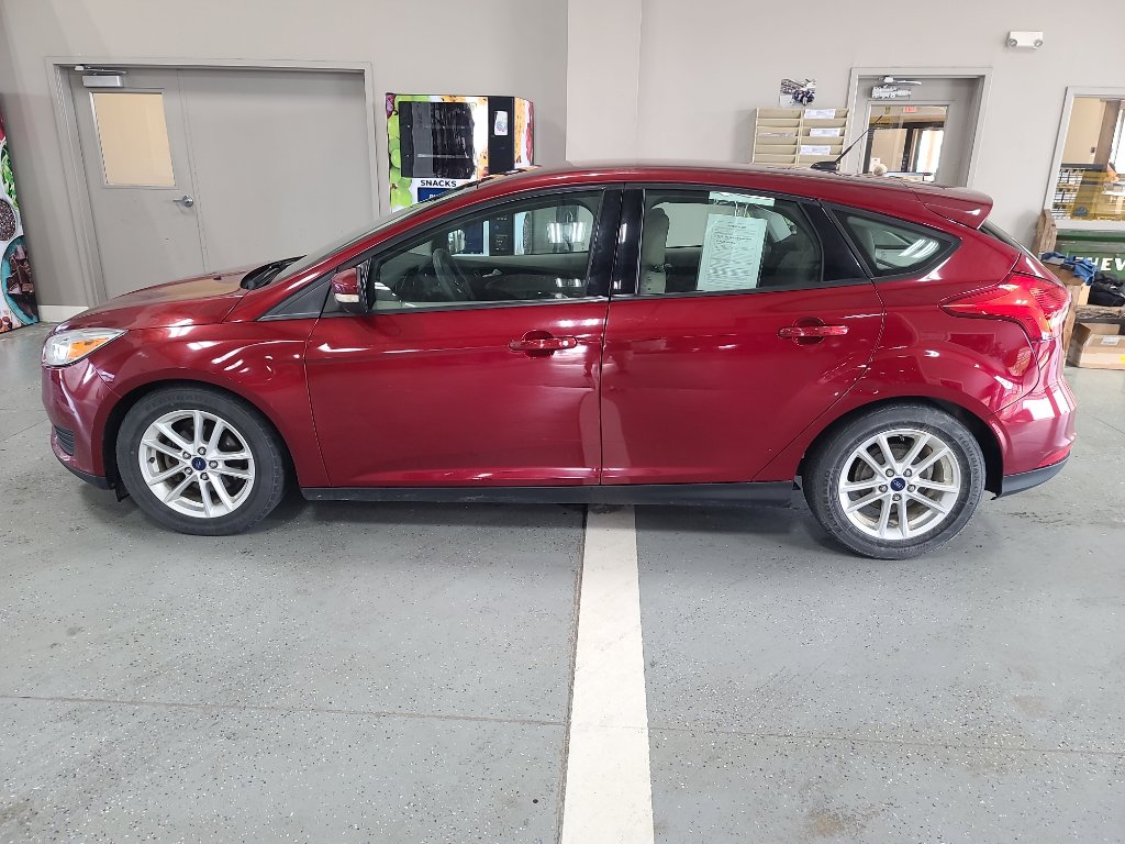 Used 2016 Ford Focus SE image 1