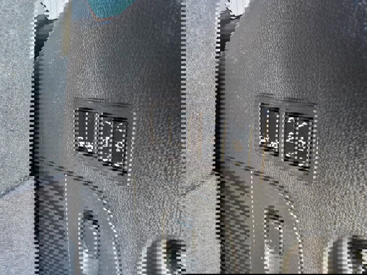 Used 2017 Cadillac Escalade Luxury image 15