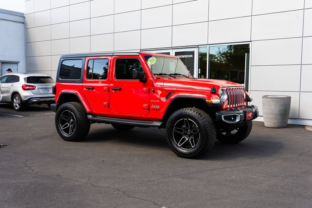 Used 2018 Jeep Wrangler Unlimited Sahara AWD/4WD image 30