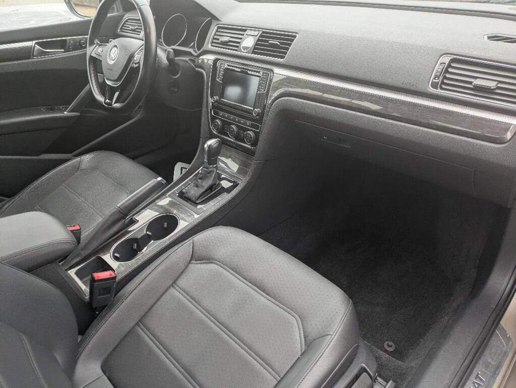 Used 2016 Volkswagen Passat 1.8T SE image 11