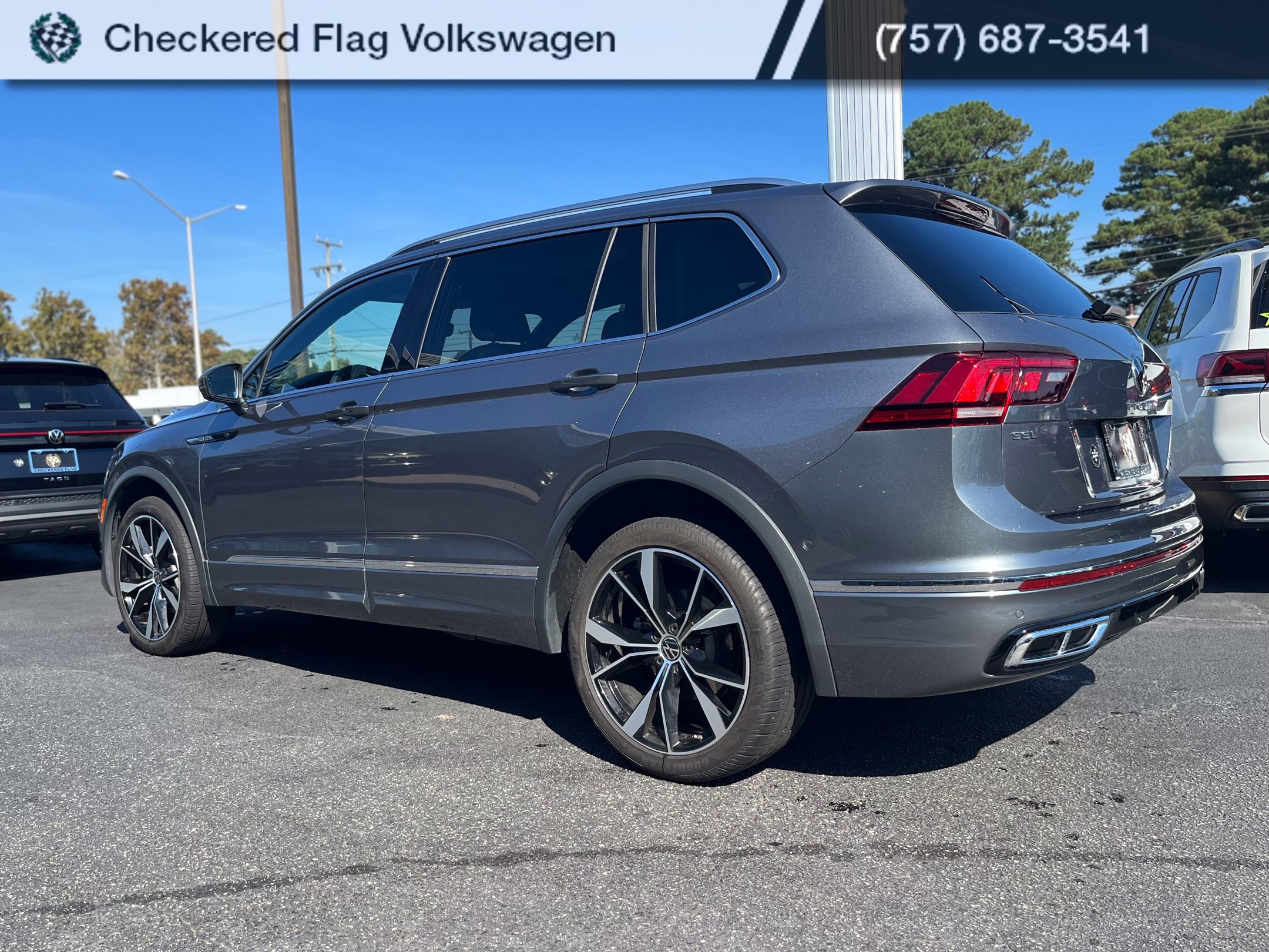 Used 2024 Volkswagen Tiguan SEL R-Line AWD/4WD image 6