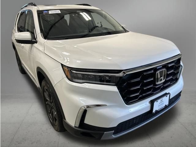 Certified 2025 Honda Pilot Touring image 9