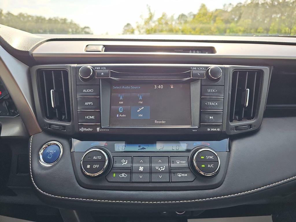 Used 2018 Toyota RAV4 XLE AWD/4WD image 25