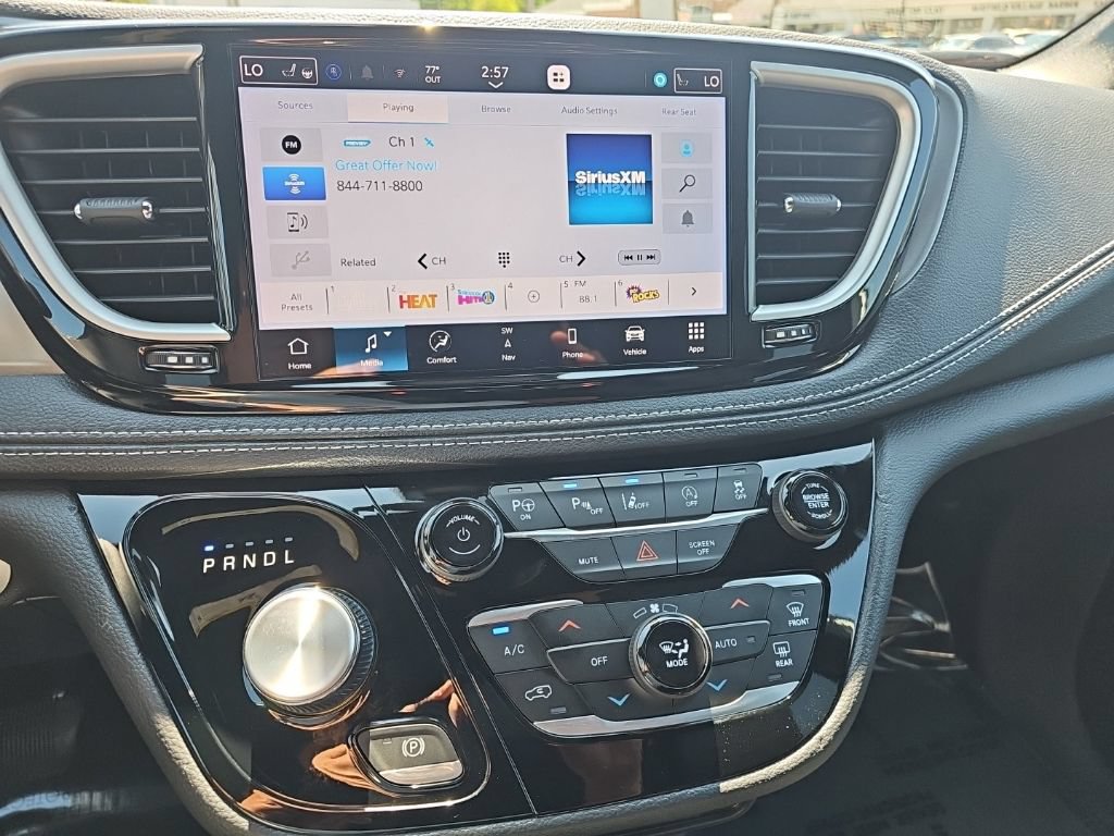 Used 2025 Chrysler Pacifica Select w/ Uconnect Theater Family Group AWD/4WD image 34