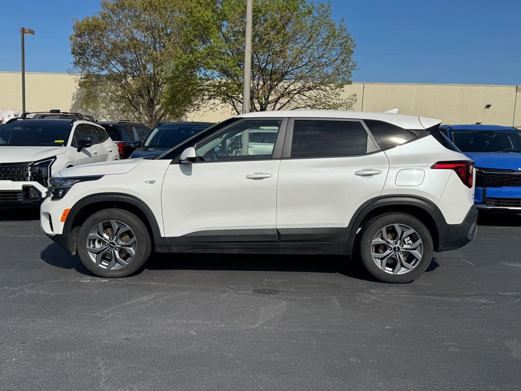 Certified 2025 Kia Seltos LX image 6