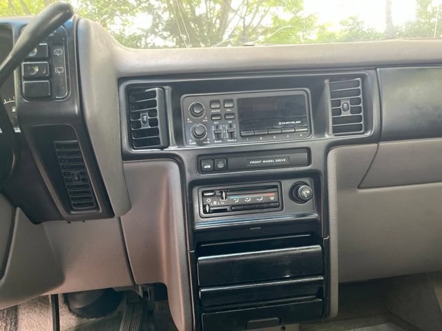 Used 1993 Dodge Caravan FWD image 18