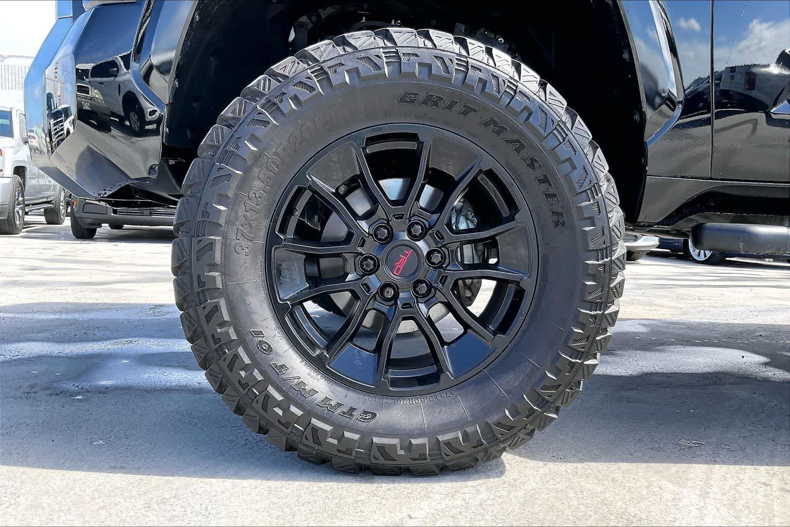 Used 2024 Toyota Tundra Platinum w/ TRD Off-Road Package AWD/4WD image 8