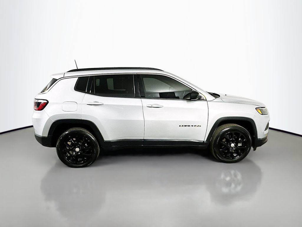 Used 2024 Jeep Compass Latitude AWD/4WD image 7