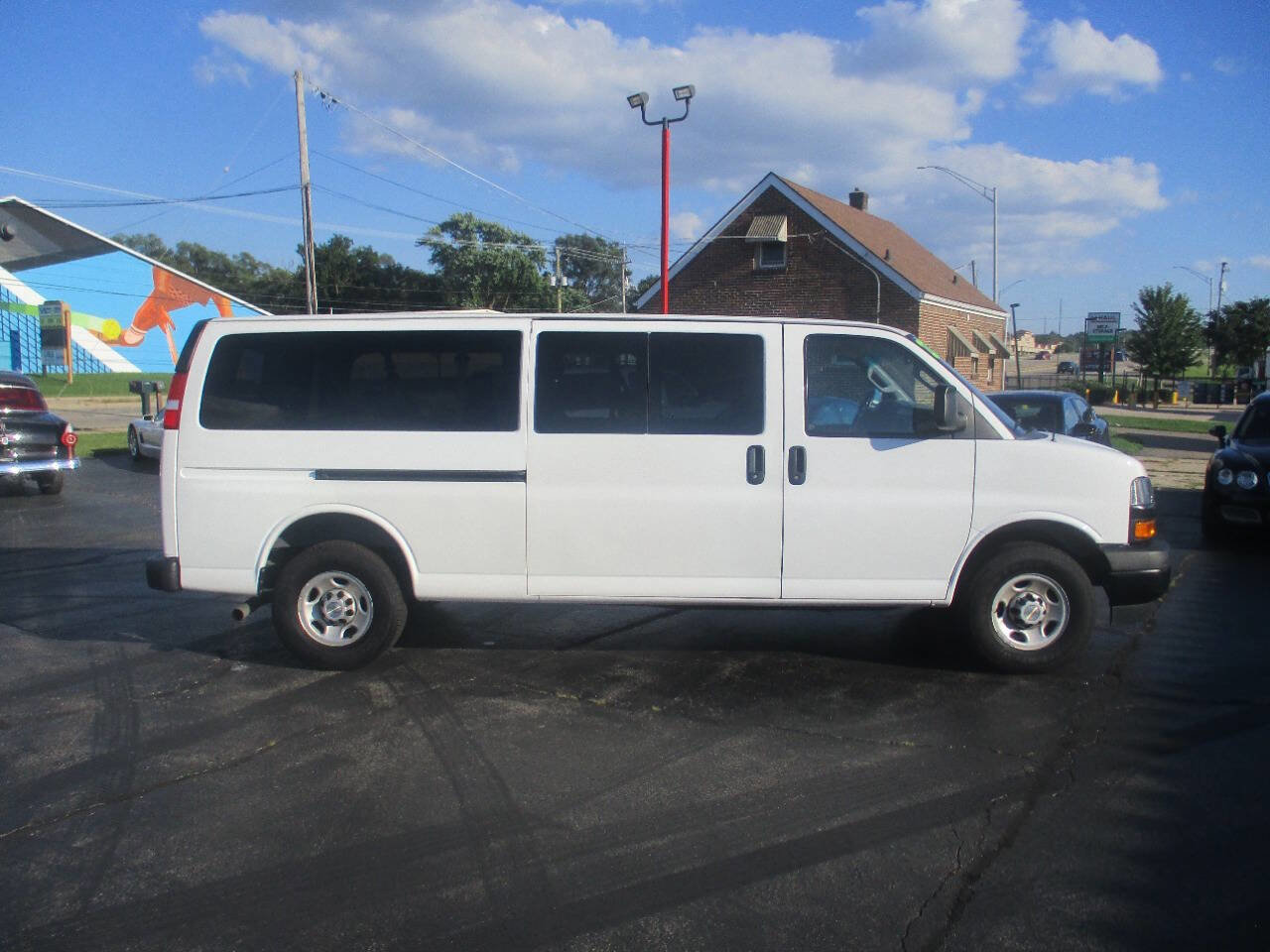 Used 2022 Chevrolet Express 3500 LS image 8