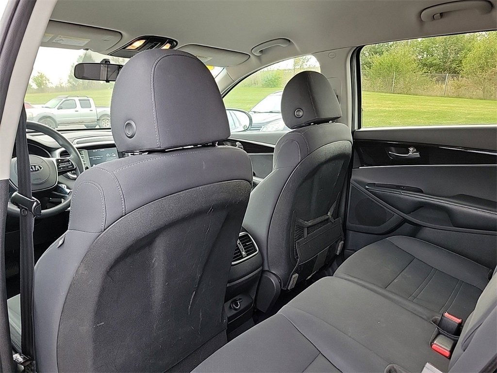 Used 2019 Kia Sorento L image 12