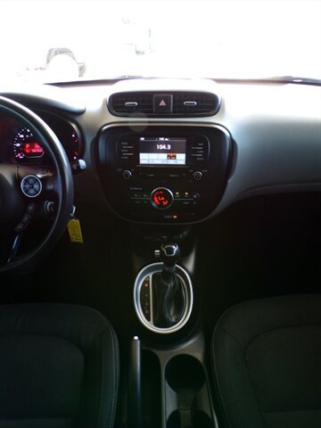 Used 2017 Kia Soul + FWD image 33