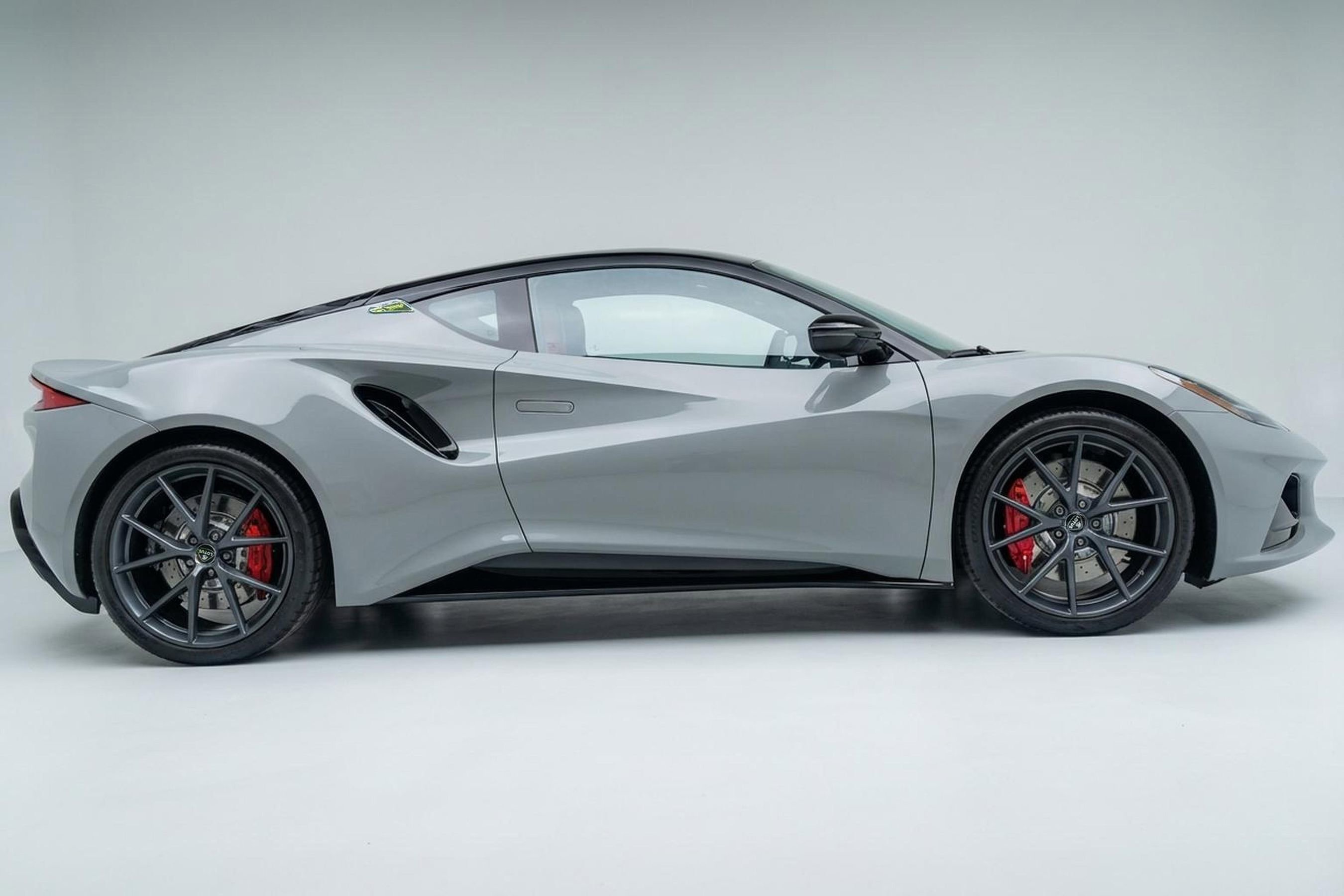 Used 2025 Lotus Emira image 13