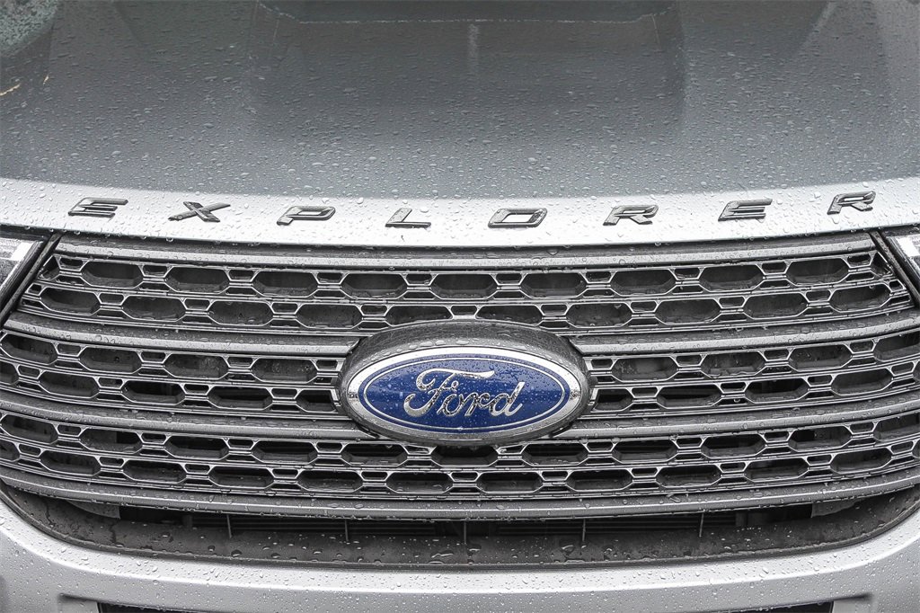 Used 2023 Ford Explorer XLT w/ Equipment Group 202A image 6