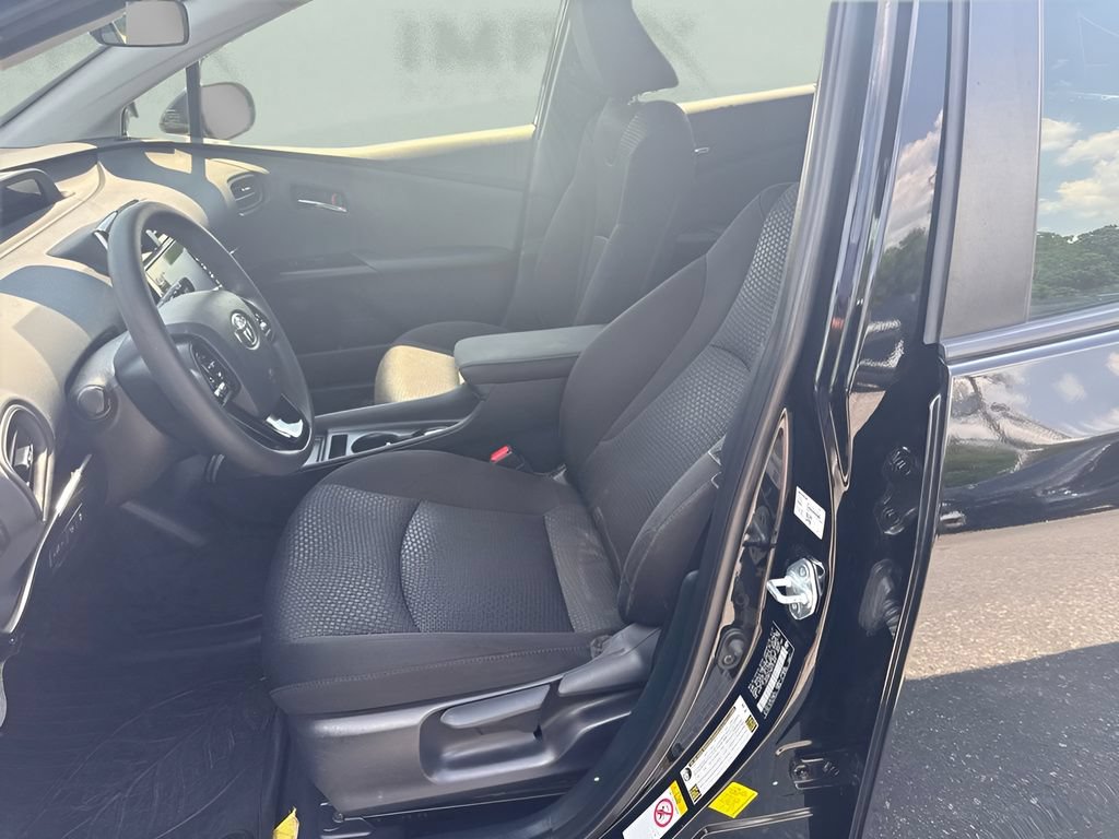 Used 2021 Toyota Prius LE FWD image 5