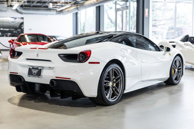 Used 2016 Ferrari 488 GTB RWD image 6