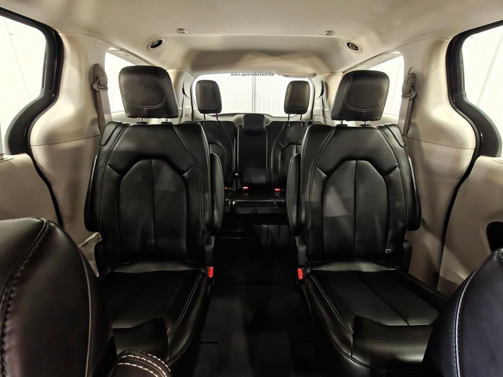Used 2024 Chrysler Pacifica Touring-L image 21