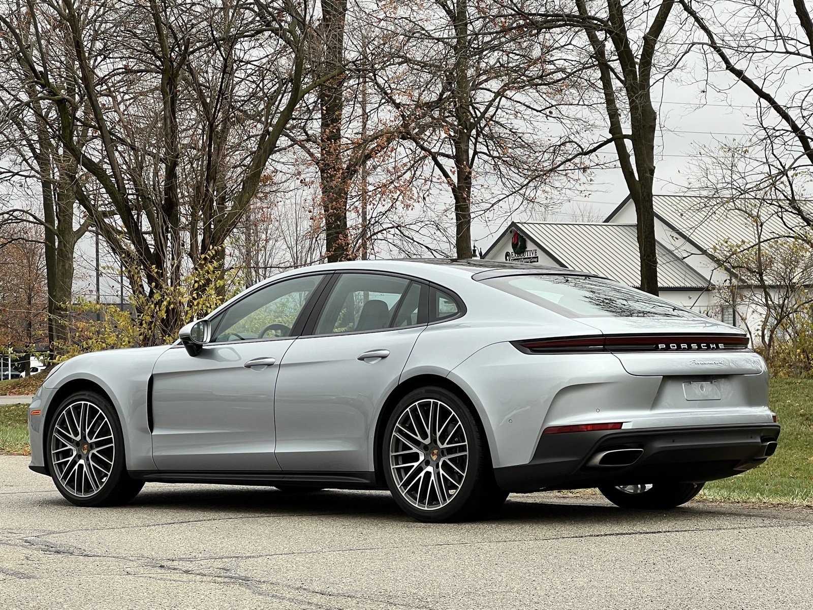 Certified 2025 Porsche Panamera 4 image 3