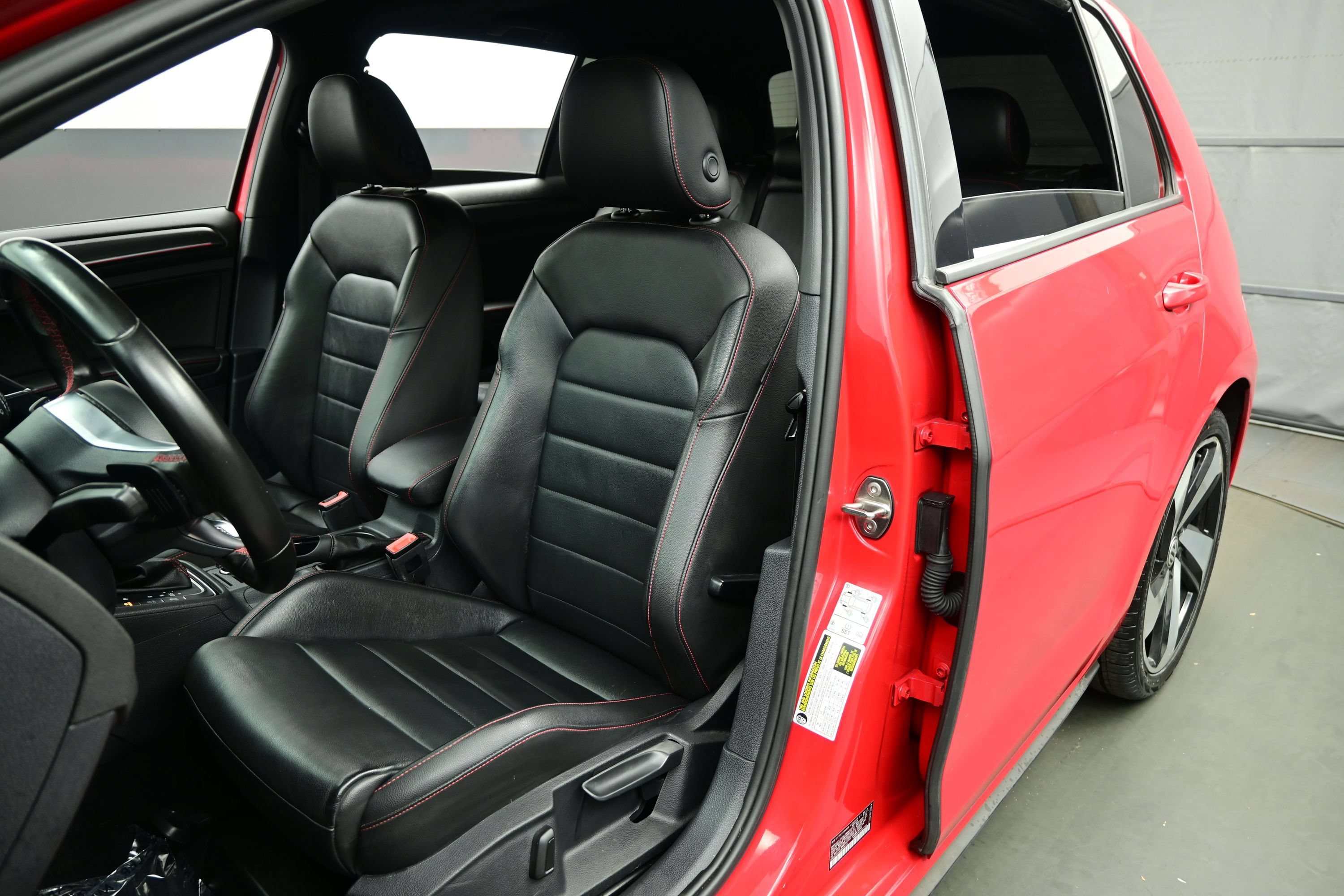 Used 2019 Volkswagen GTI SE w/ SE Experience Package FWD image 11