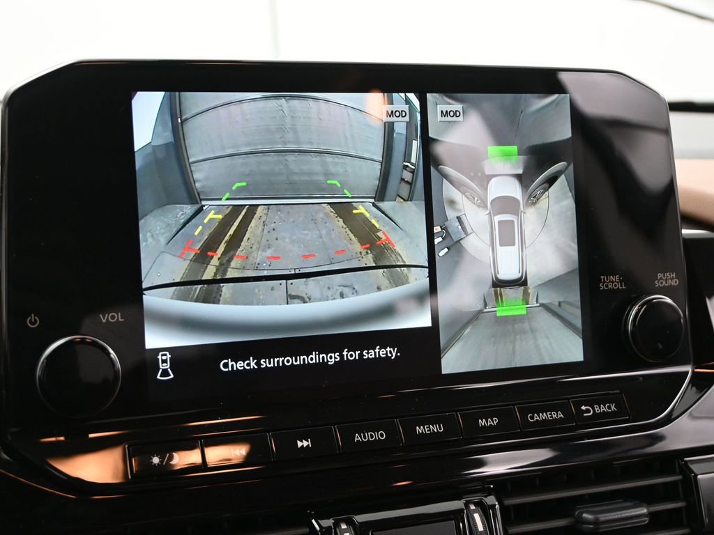 Used 2025 Nissan Pathfinder Platinum image 25