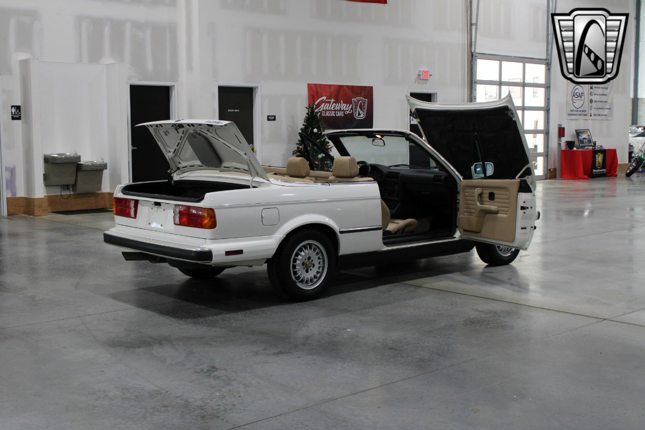 Used 1988 BMW 325i Convertible image 19