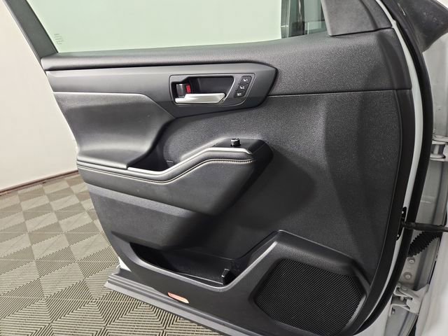 Used 2023 Toyota Highlander Bronze Edition image 33