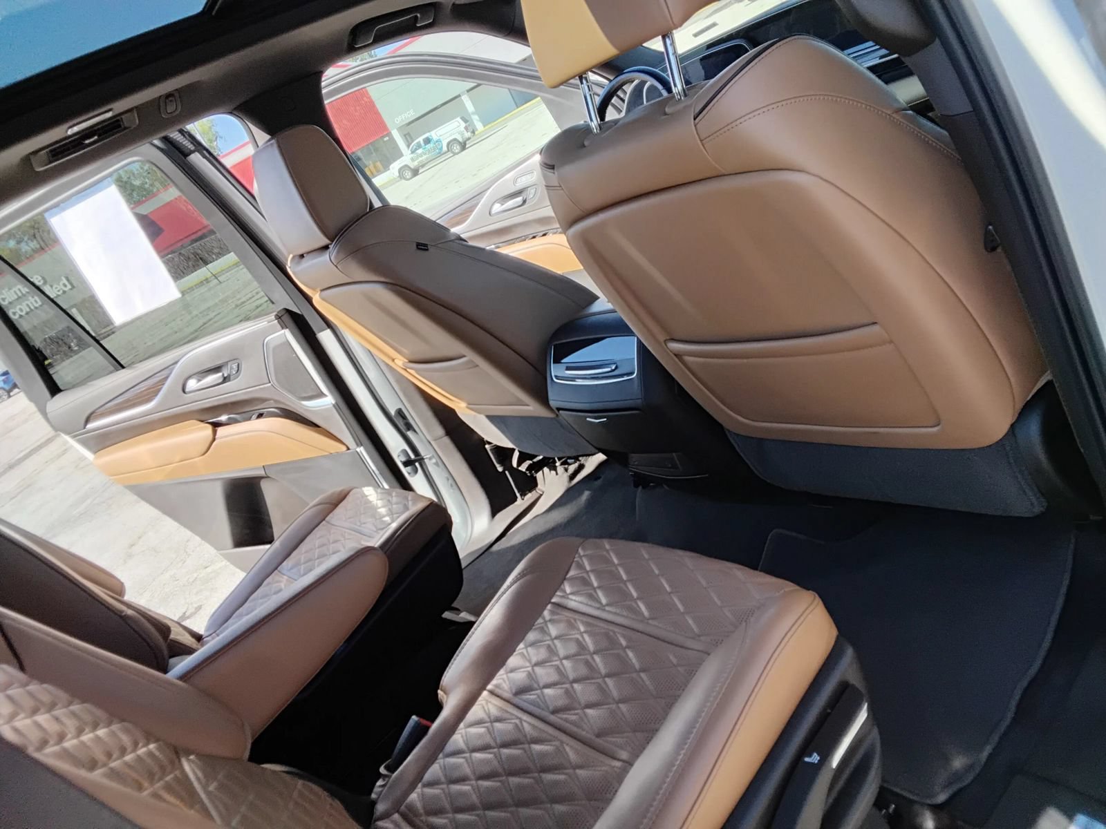 Used 2021 Cadillac Escalade Premium Luxury AWD/4WD image 14