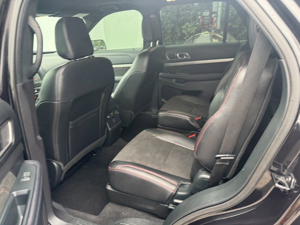 Used 2019 Ford Explorer XLT w/ Equipment Group 202A image 10