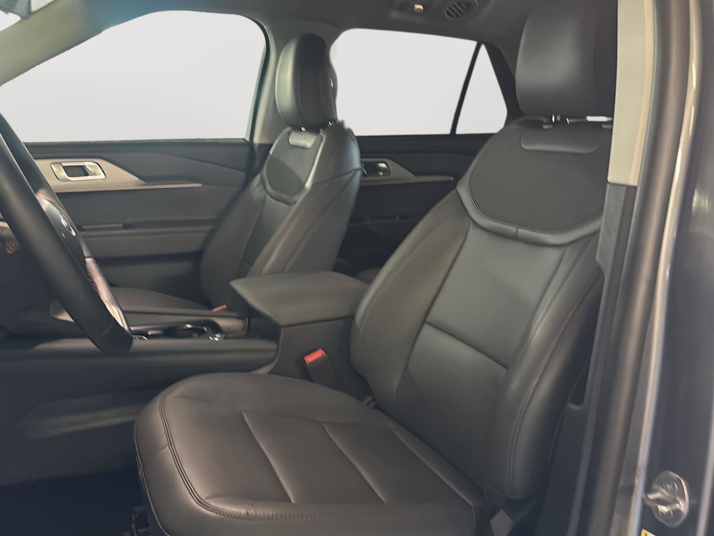 New 2025 Ford Explorer Active w/ Active Comfort Package image 9