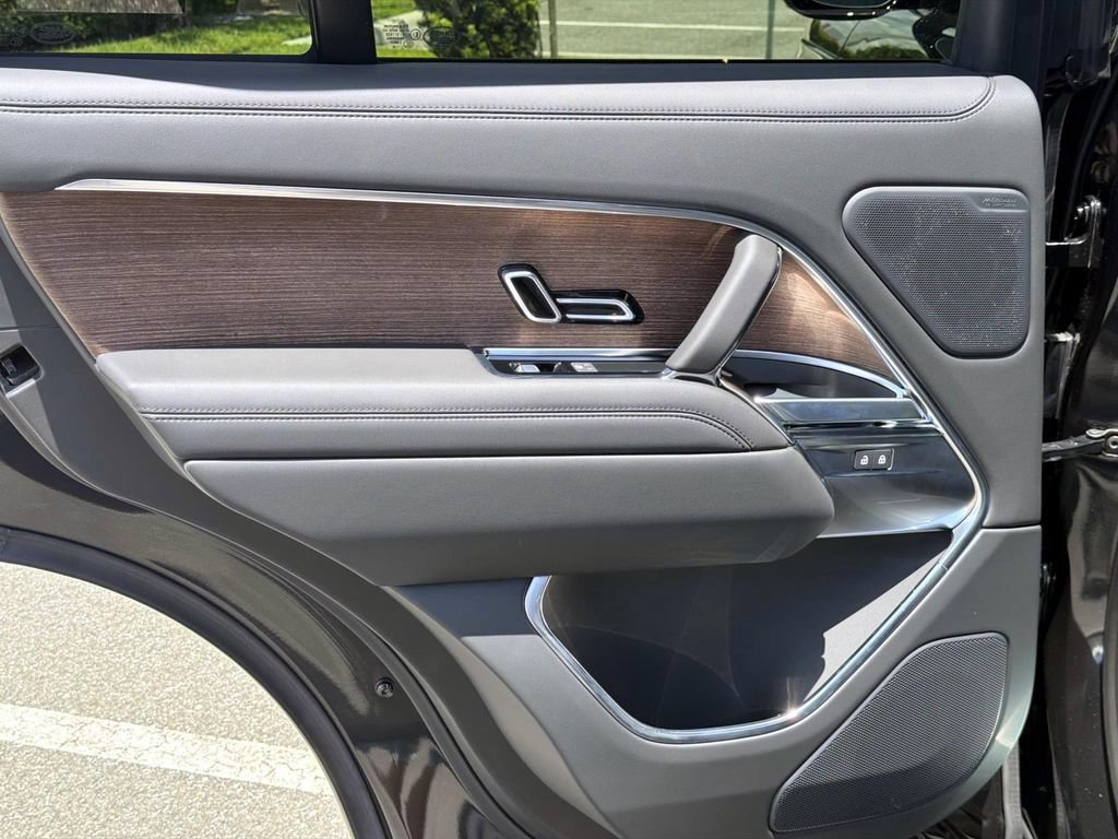New 2026 Land Rover Range Rover SE AWD/4WD image 11