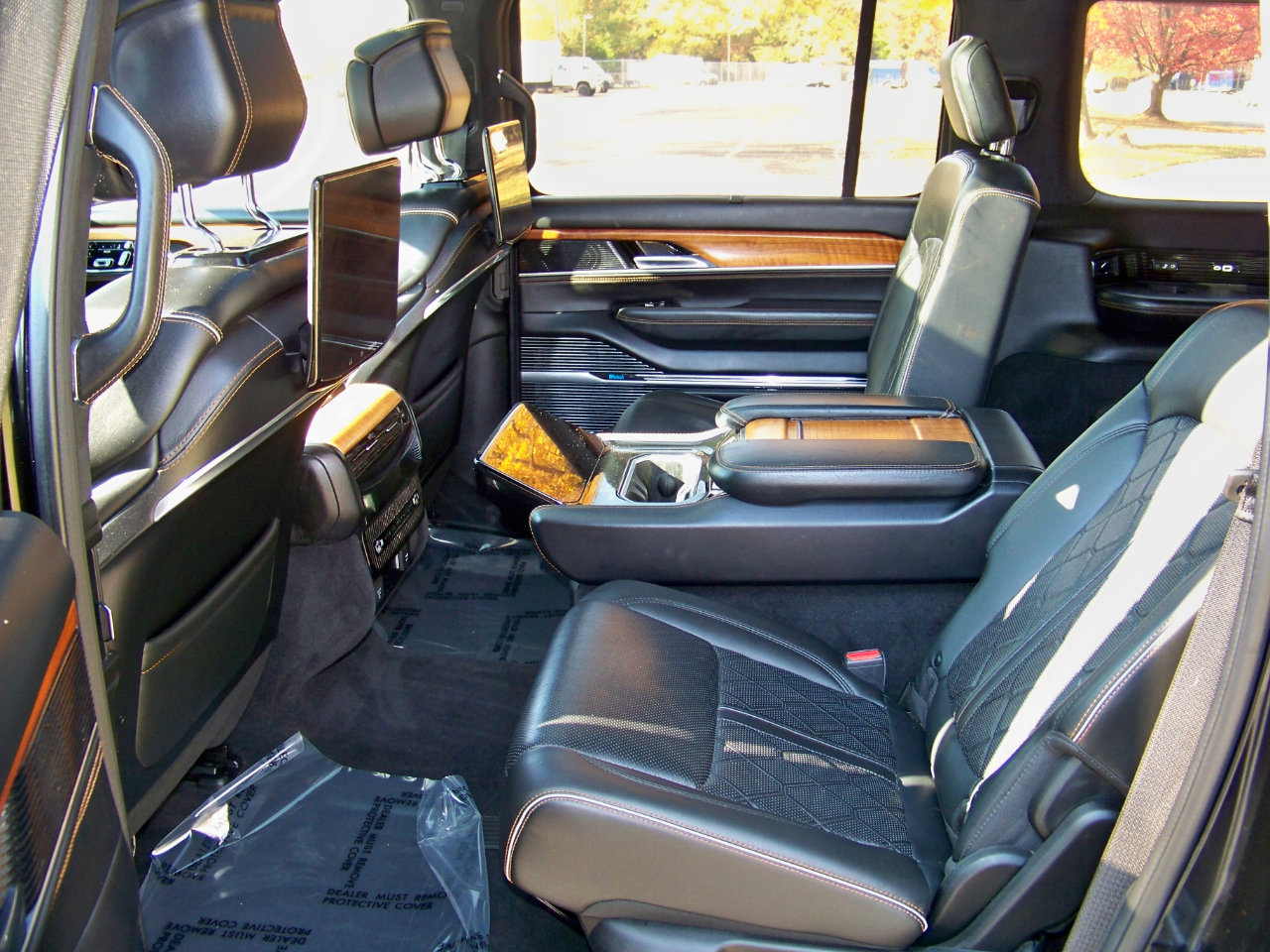 Used 2022 Jeep Grand Wagoneer Series III w/ Rear Seat Video Group 1 image 16