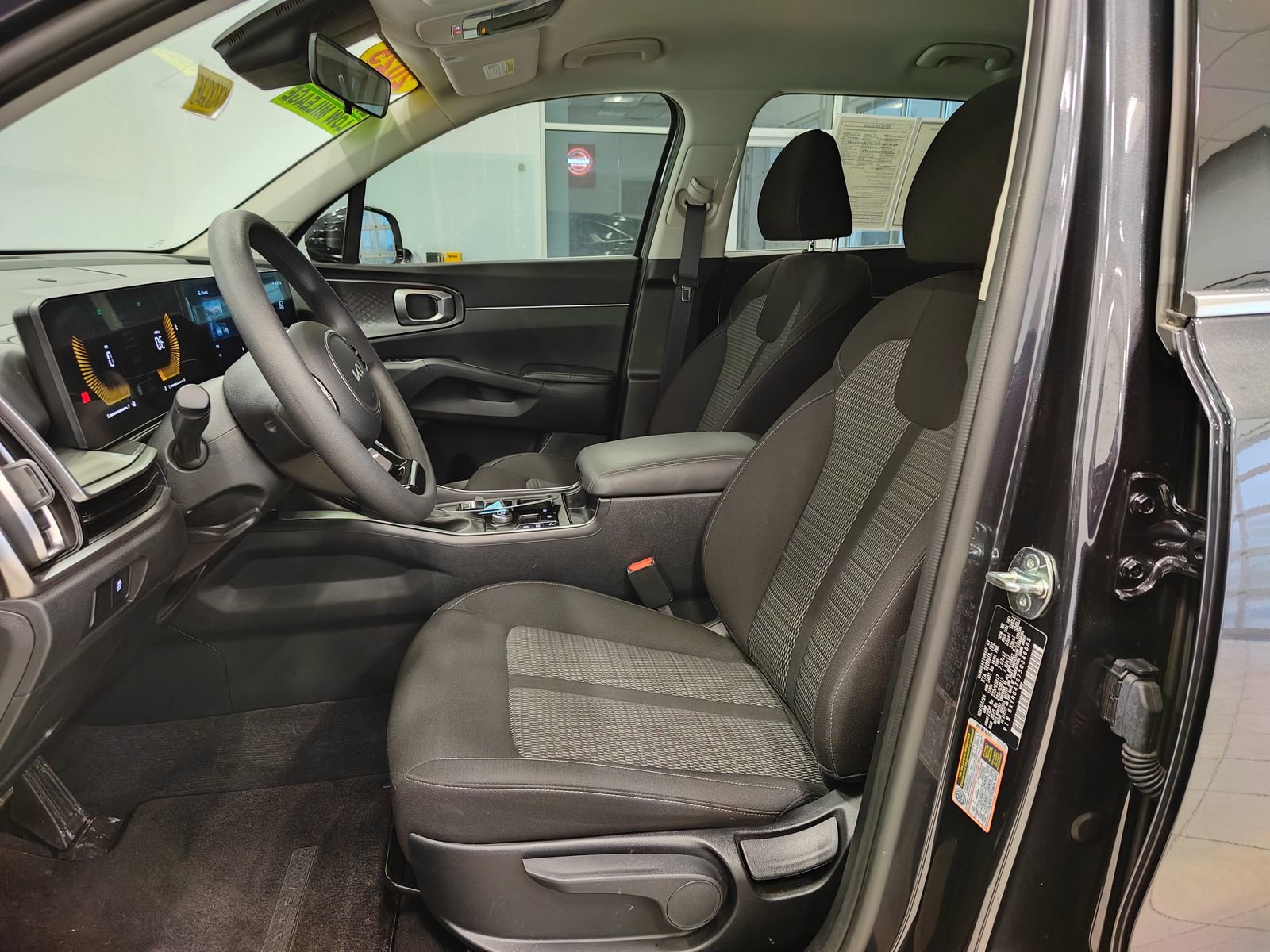 Used 2025 Kia Sorento LX image 12