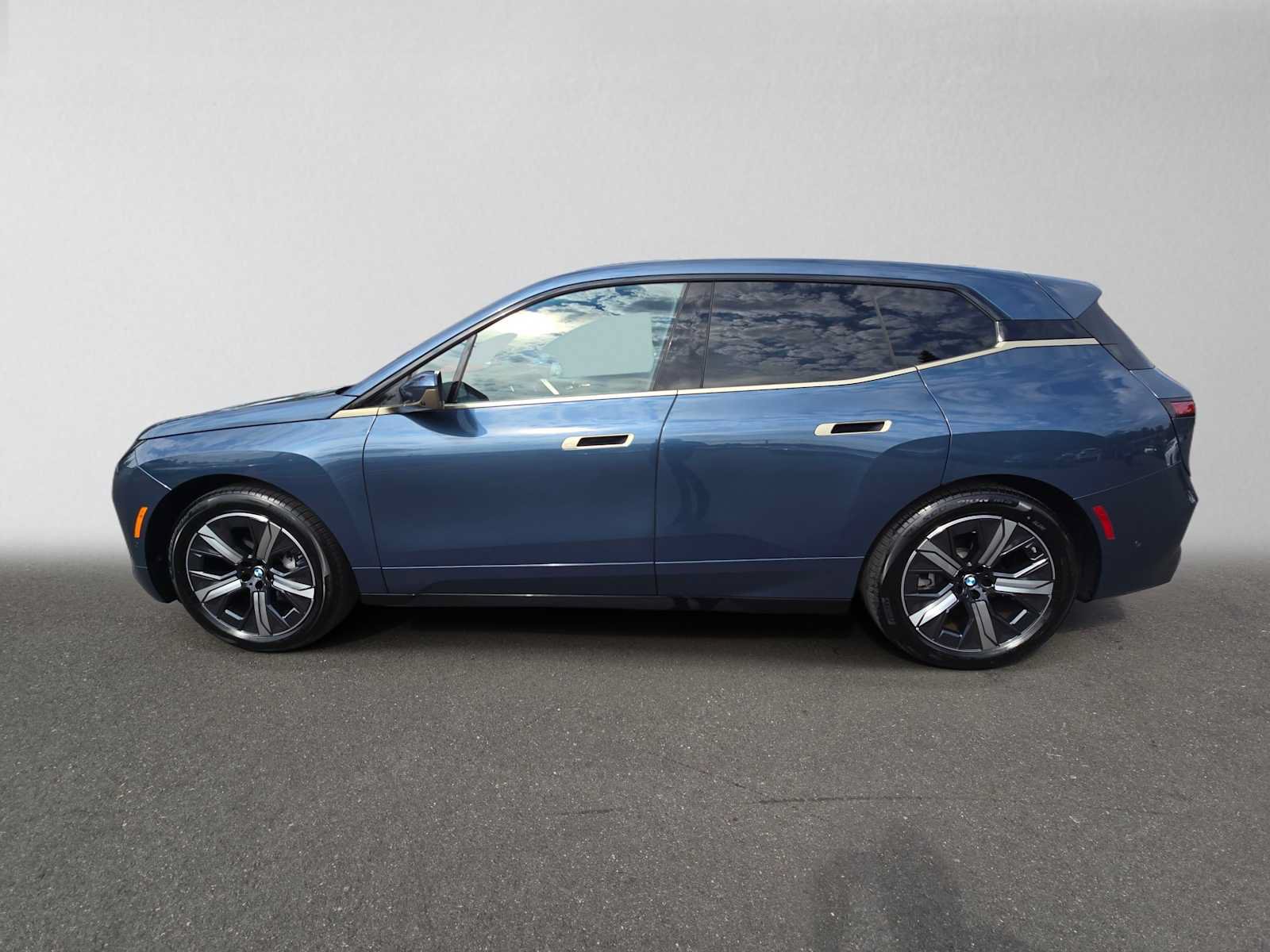 Used 2026 BMW iX xDrive60 w/ Executive Package AWD/4WD image 6