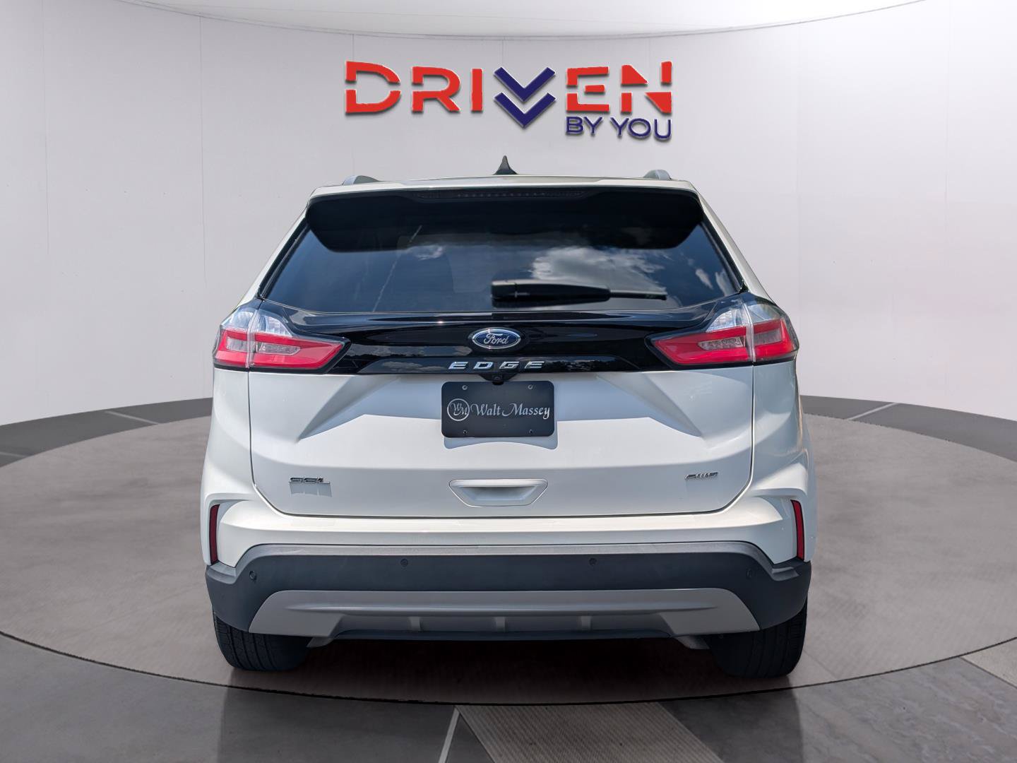 Used 2024 Ford Edge SEL w/ Convenience Package AWD/4WD image 4