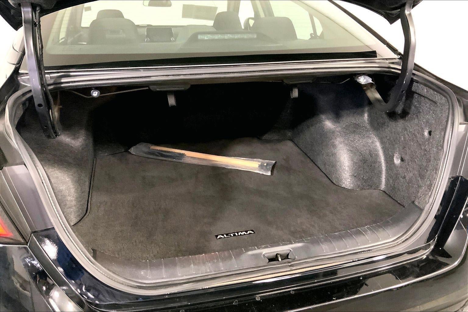 Used 2025 Nissan Altima 2.5 SV image 4