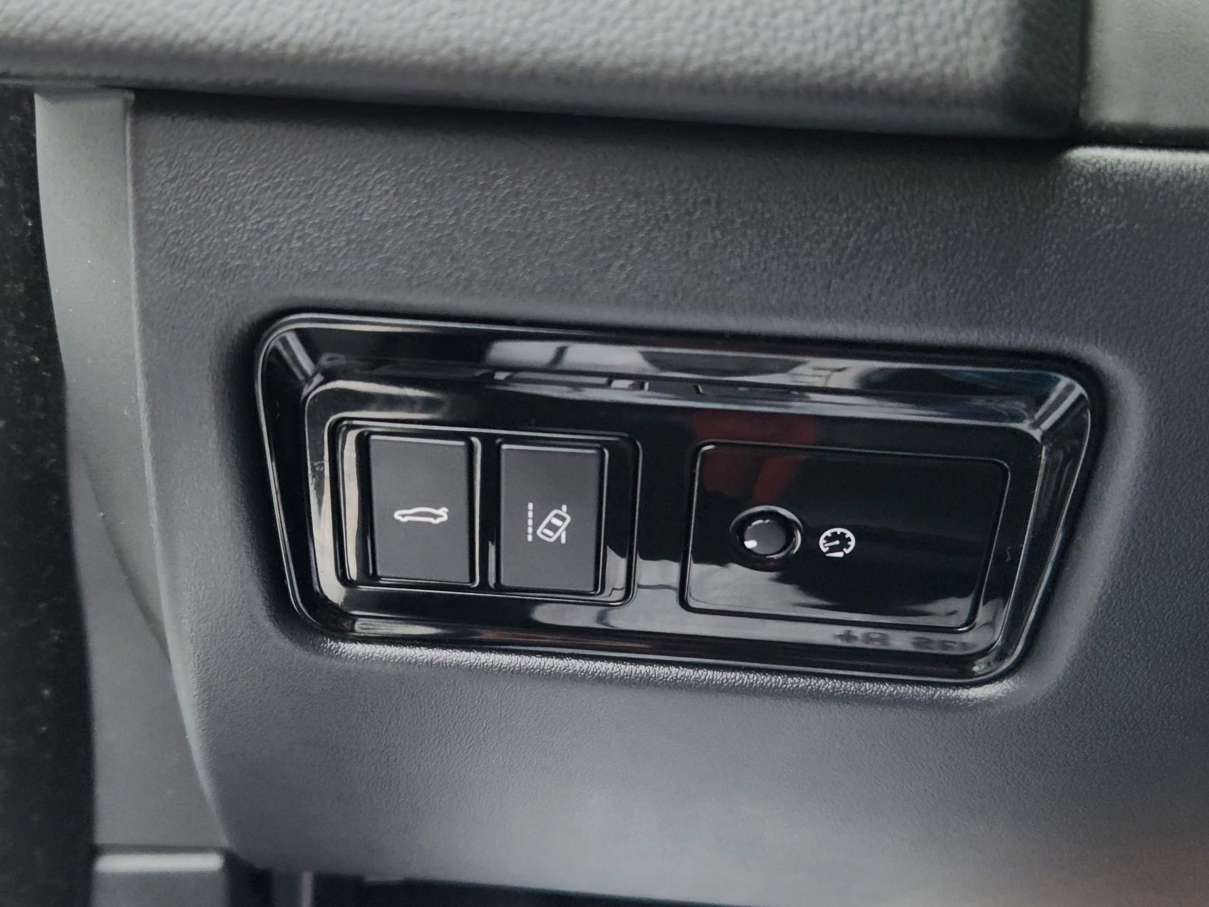 Used 2017 Jaguar XF S image 16