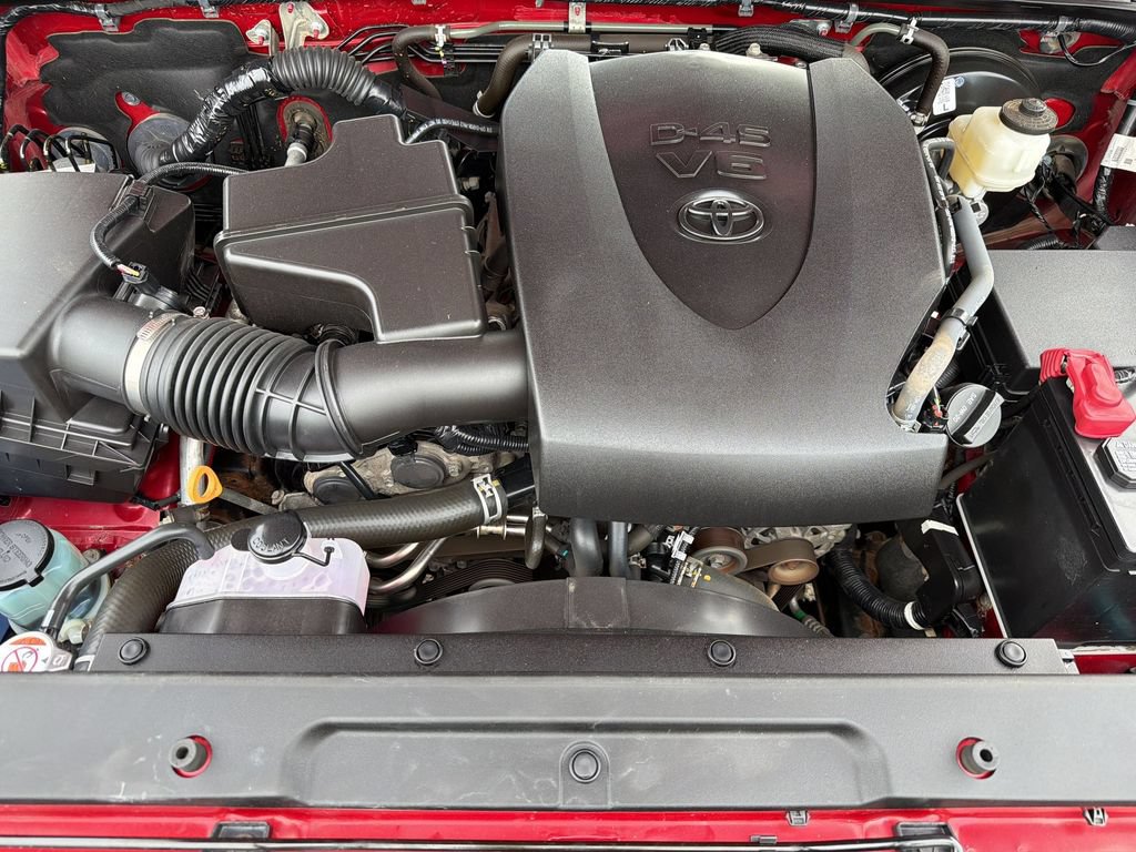 Used 2021 Toyota Tacoma SR5 AWD/4WD image 30