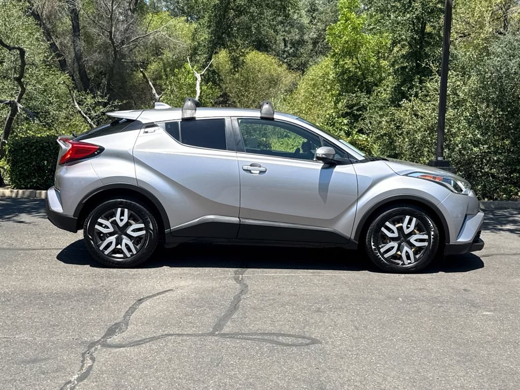 Used 2019 Toyota C-HR LE FWD image 4